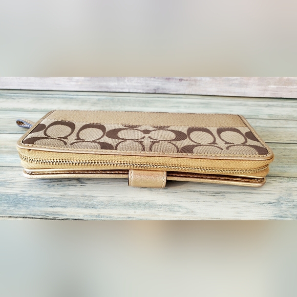 COACH Signature Stripe Full Zip Wallet Khaki/Gold Metallic F42628 - Picture 6 of 12